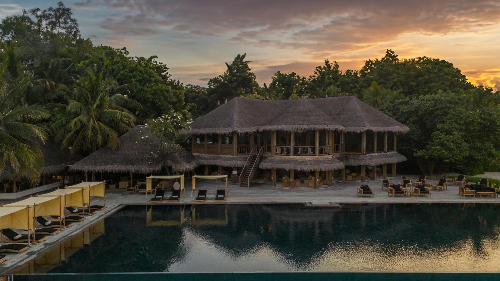 Coco Bodu Hithi - 50 Percent Off Shared Roundtrip Speedboat For Stays From 1 May To September 2025 Exterior photo The restaurant at the resort