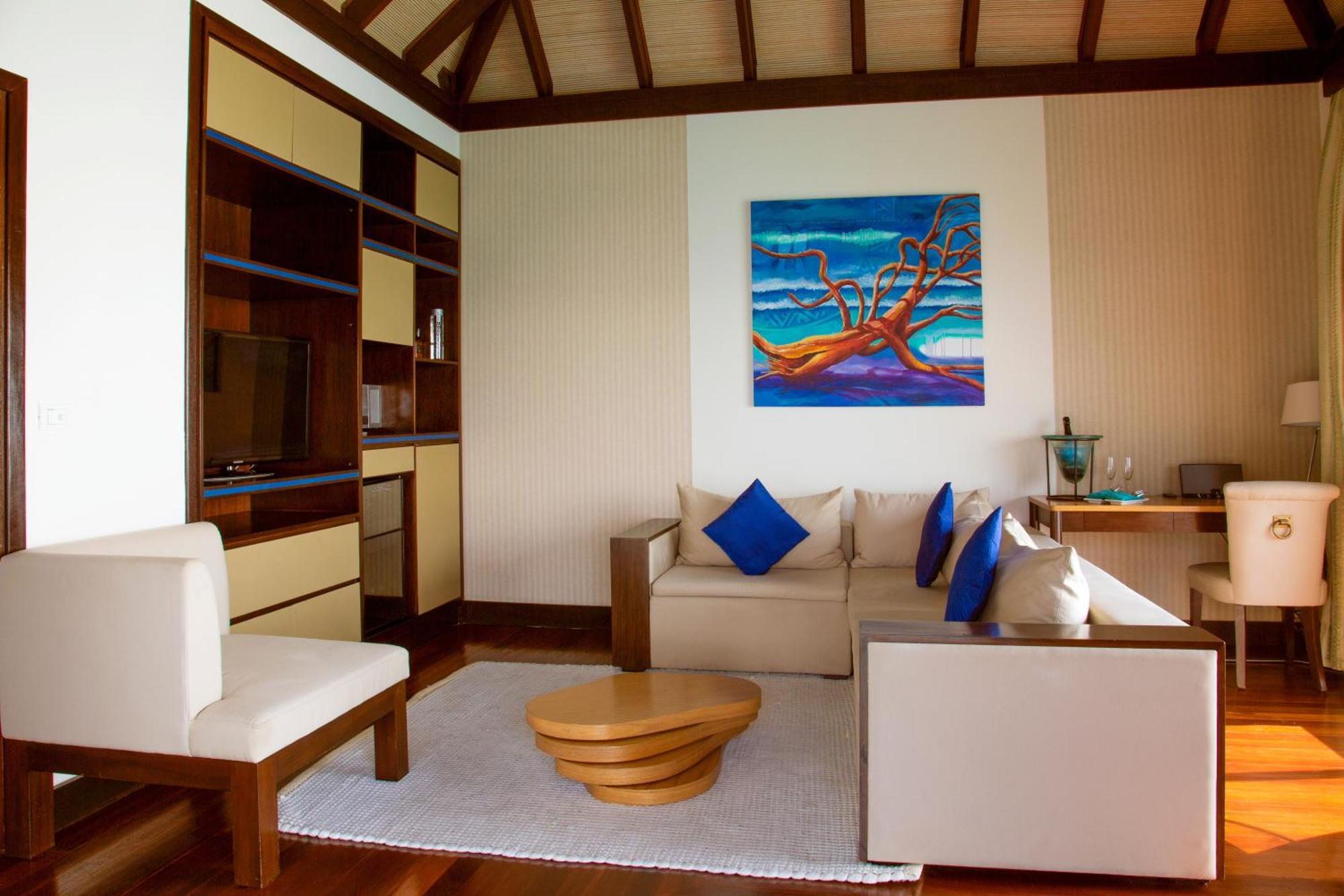 Coco Bodu Hithi - 50 Percent Off Shared Roundtrip Speedboat For Stays From 1 May To September 2025 Exterior photo Interior of a suite at the resort