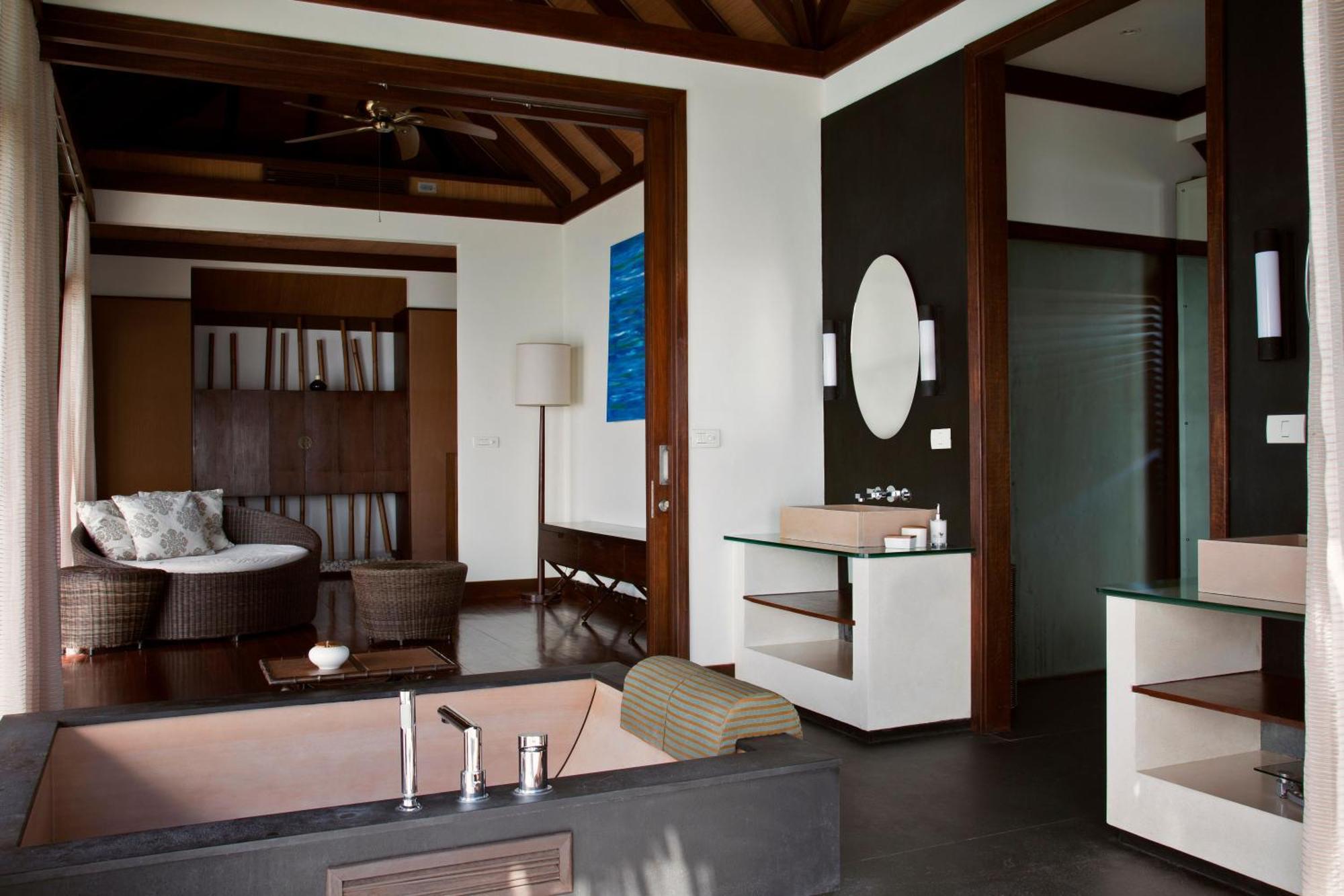 Coco Bodu Hithi - 50 Percent Off Shared Roundtrip Speedboat For Stays From 1 May To September 2025 Exterior photo Bathroom
