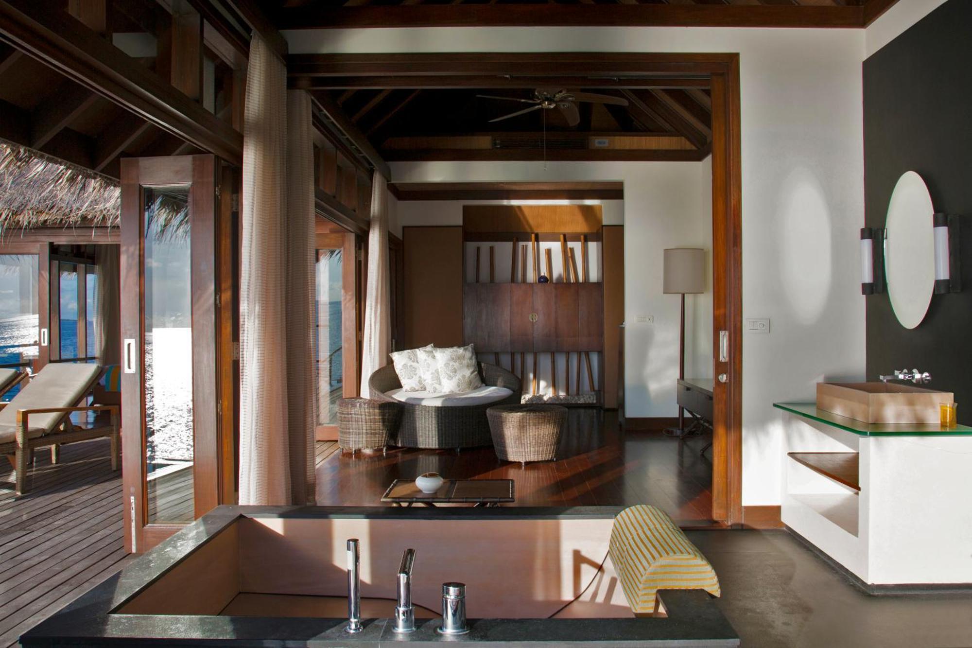 Coco Bodu Hithi - 50 Percent Off Shared Roundtrip Speedboat For Stays From 1 May To September 2025 Exterior photo Interior of a villa