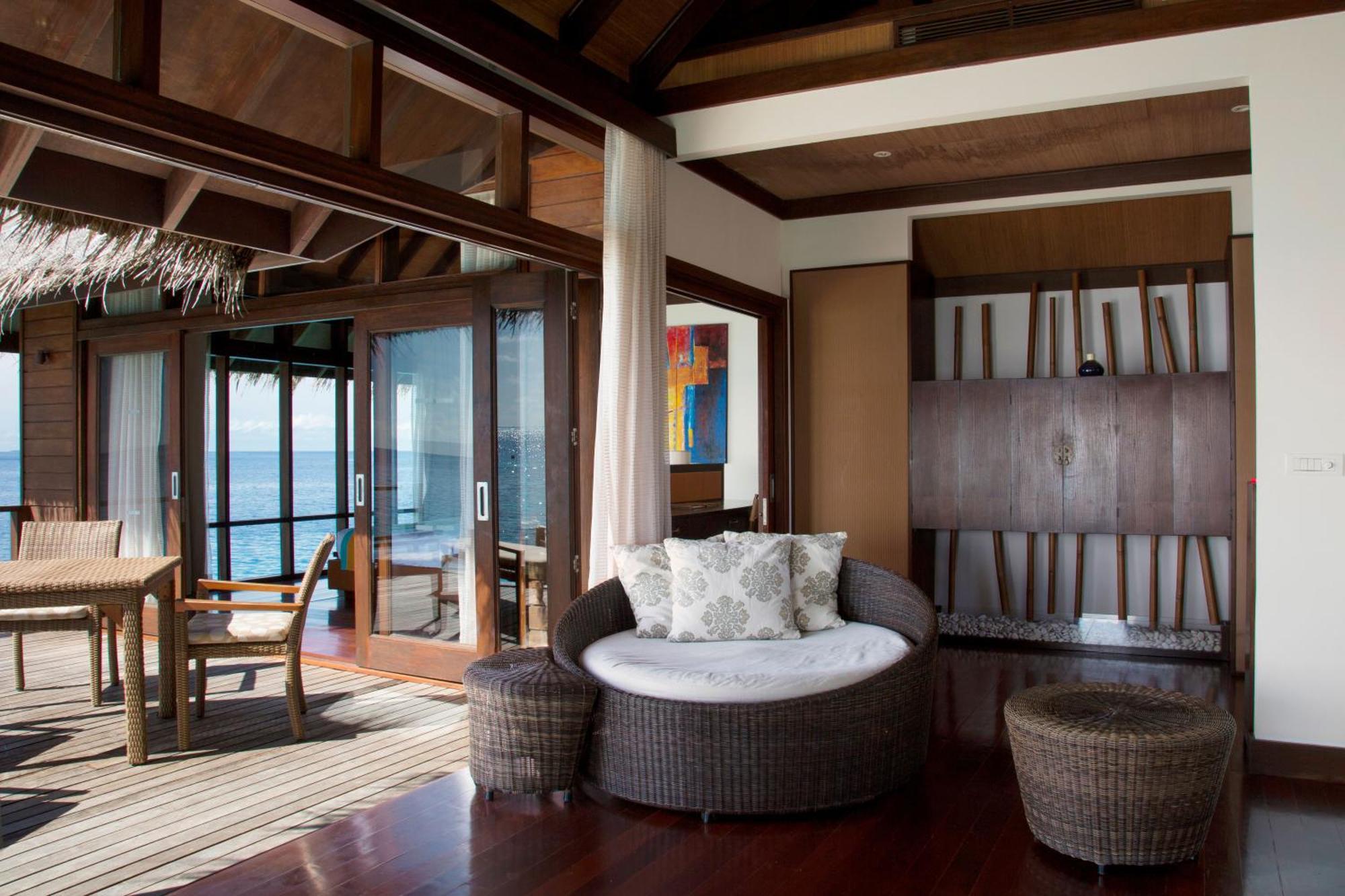Coco Bodu Hithi - 50 Percent Off Shared Roundtrip Speedboat For Stays From 1 May To September 2025 Exterior photo Interior of a villa