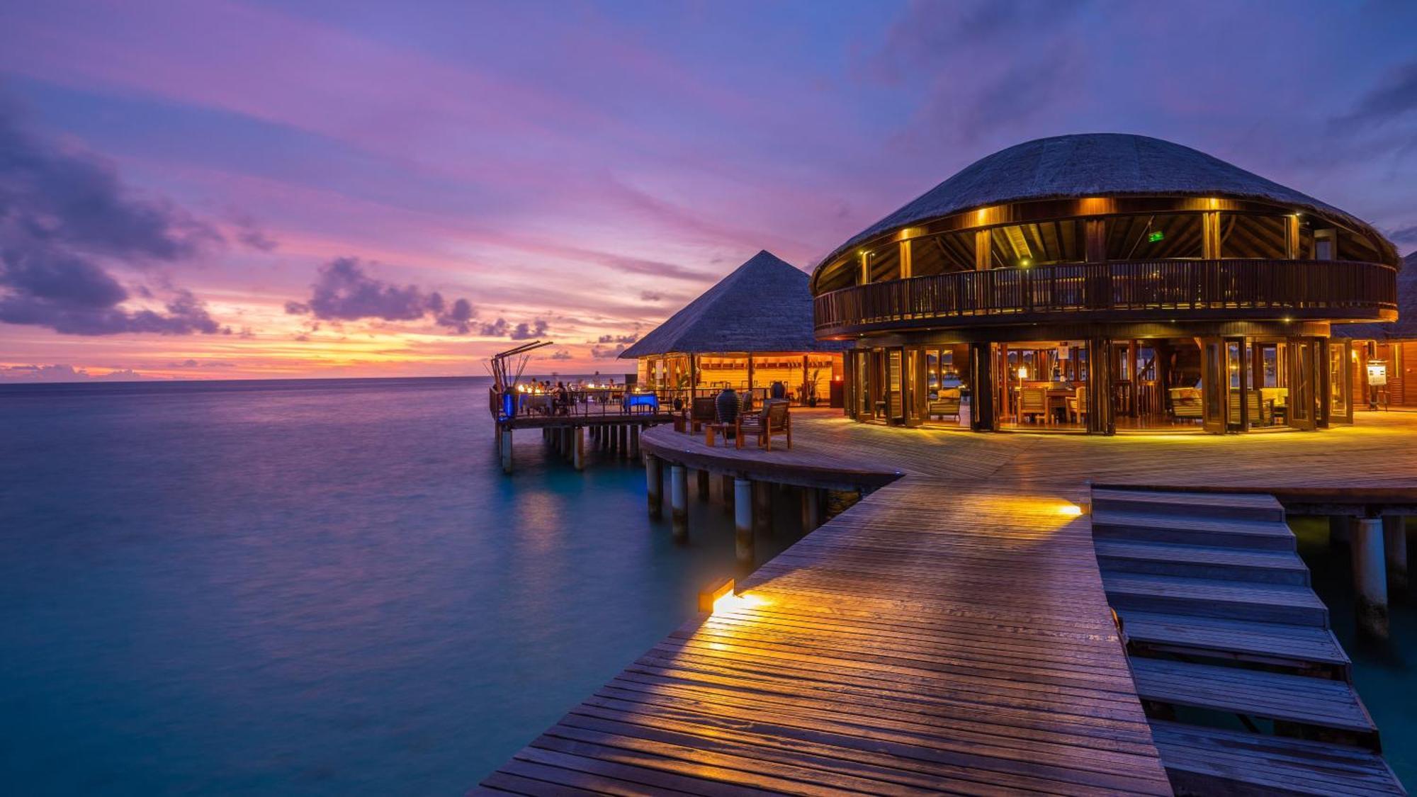 Coco Bodu Hithi - 50 Percent Off Shared Roundtrip Speedboat For Stays From 1 May To September 2025 Exterior photo Sunset at the Bar