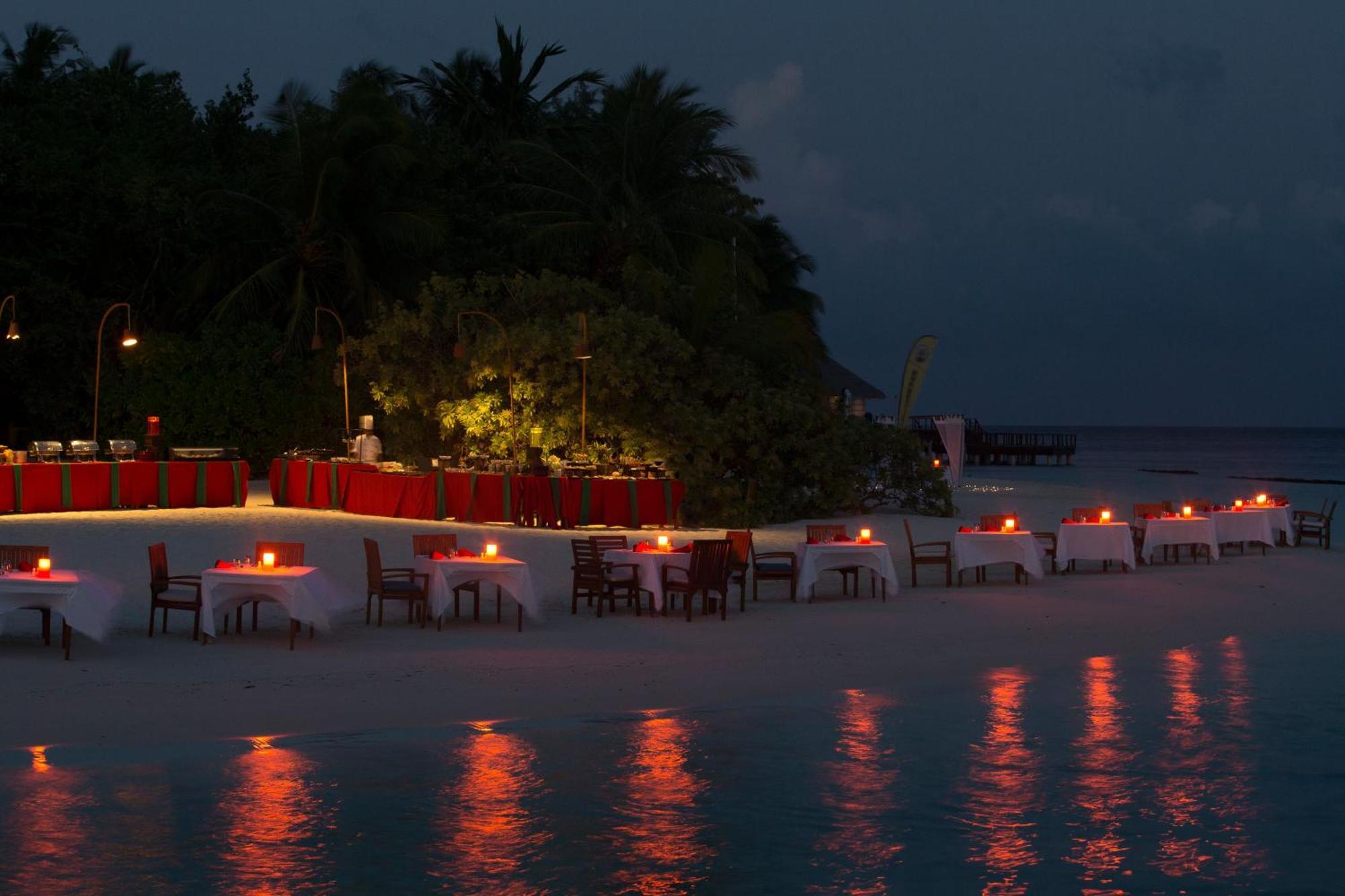 Coco Bodu Hithi - 50 Percent Off Shared Roundtrip Speedboat For Stays From 1 May To September 2025 Exterior photo A beachside restaurant at night