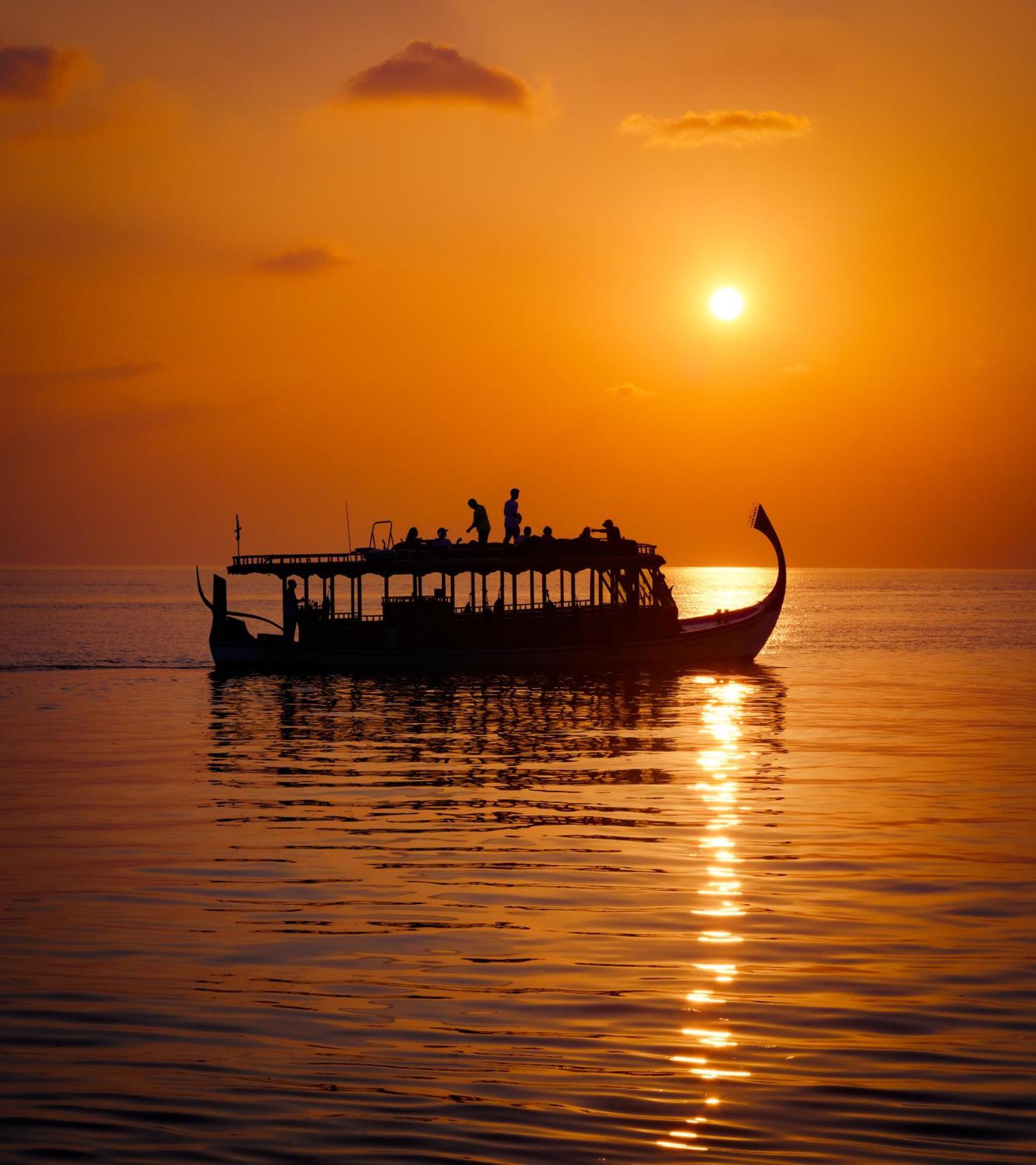 Coco Bodu Hithi - 50 Percent Off Shared Roundtrip Speedboat For Stays From 1 May To September 2025 Exterior photo Sunset at the backwaters of Kerala