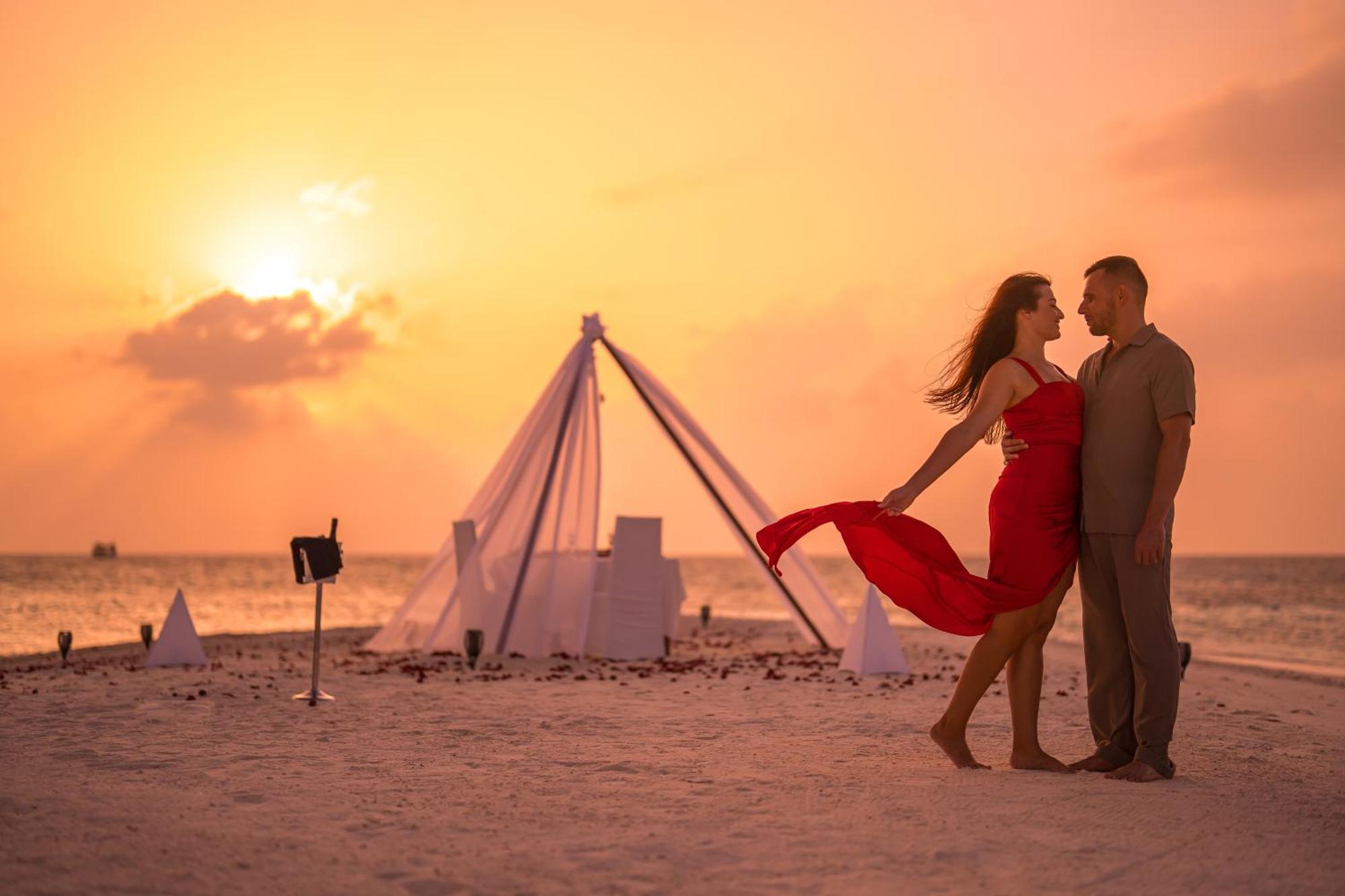 Coco Bodu Hithi - 50 Percent Off Shared Roundtrip Speedboat For Stays From 1 May To September 2025 Exterior photo Sunset at the beach