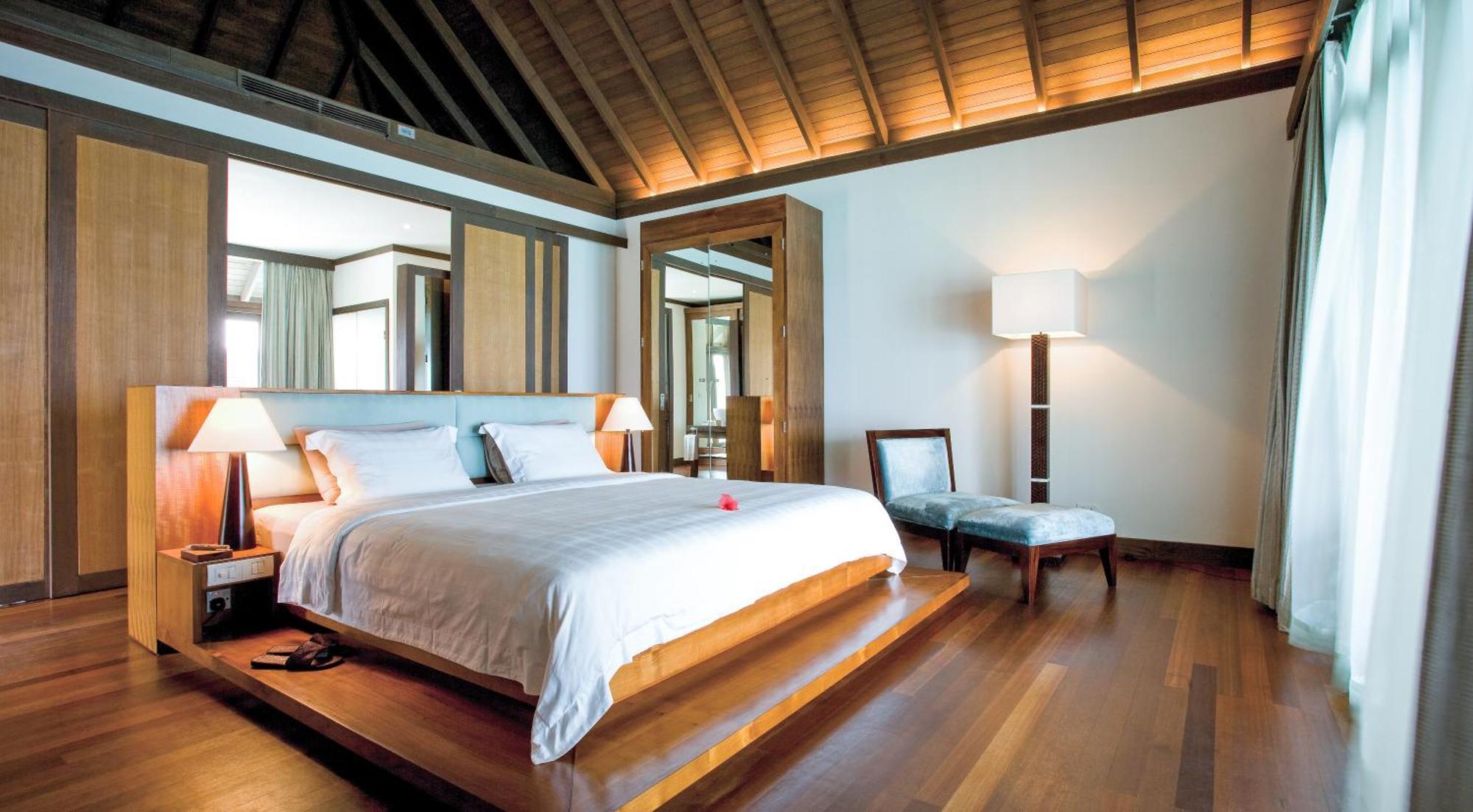 Coco Bodu Hithi - 50 Percent Off Shared Roundtrip Speedboat For Stays From 1 May To September 2025 Exterior photo A bedroom in a villa