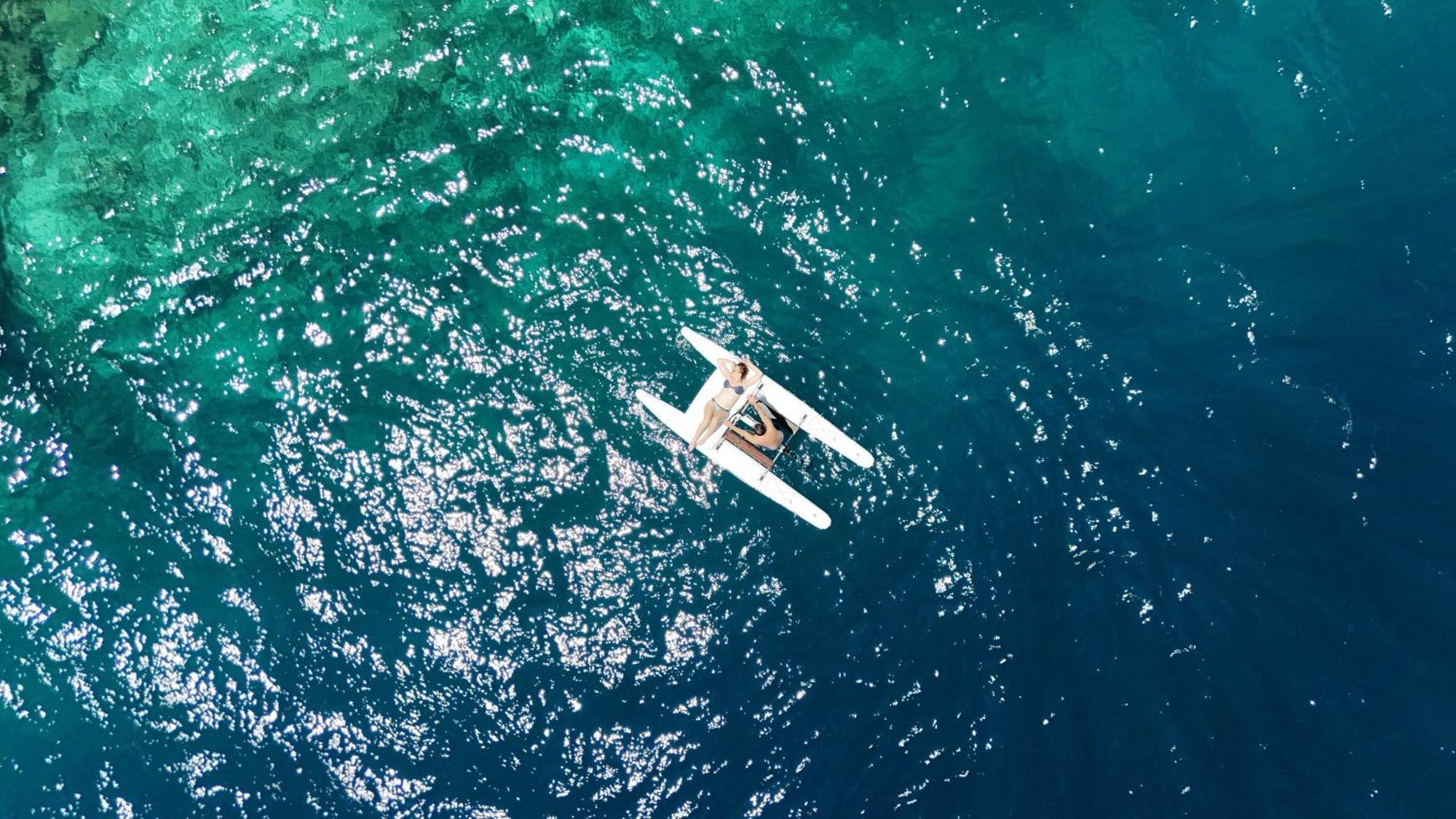 Coco Bodu Hithi - 50 Percent Off Shared Roundtrip Speedboat For Stays From 1 May To September 2025 Exterior photo A catamaran